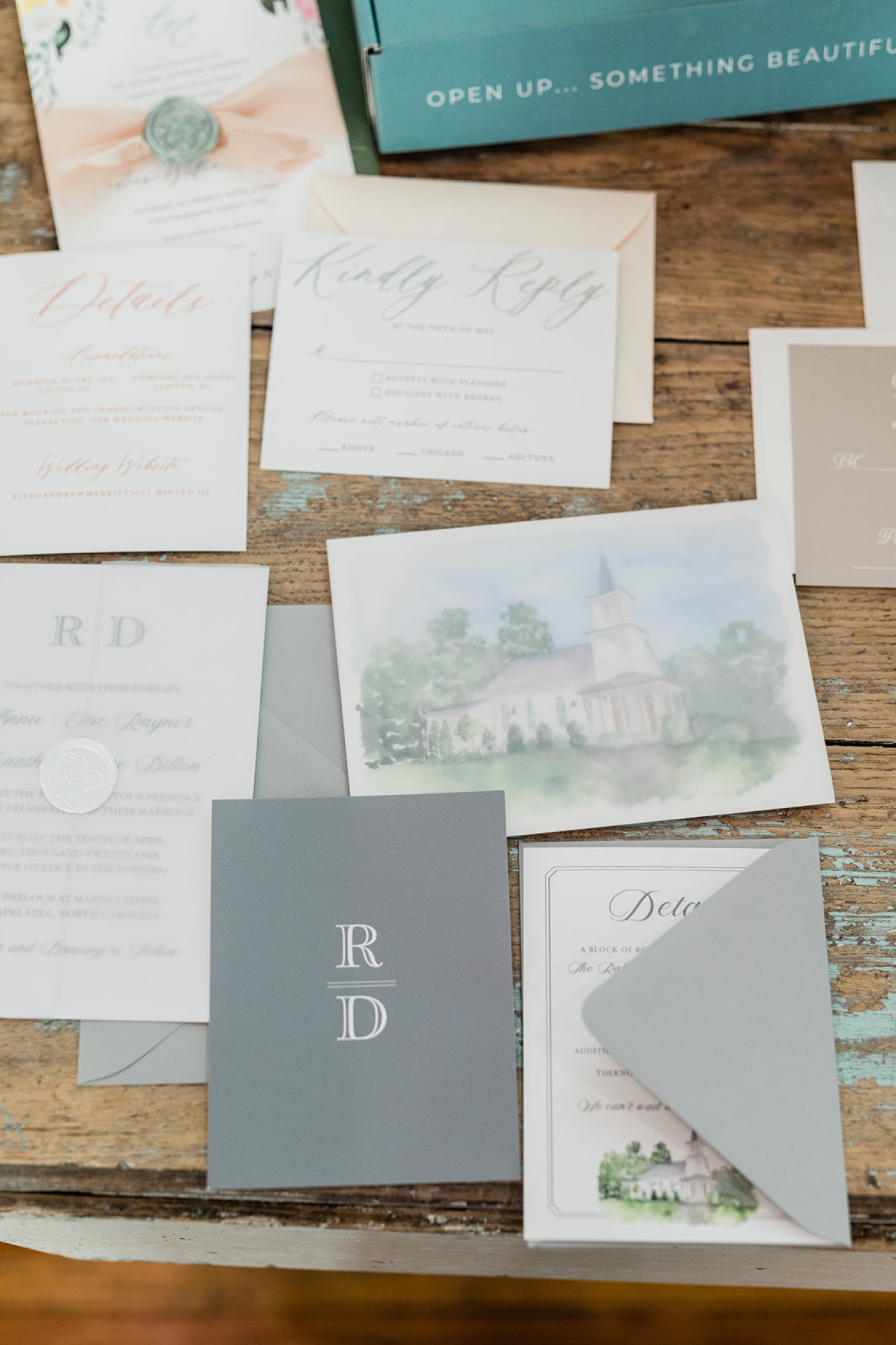 Easy Ways to Dress Up Your Wedding Invitations