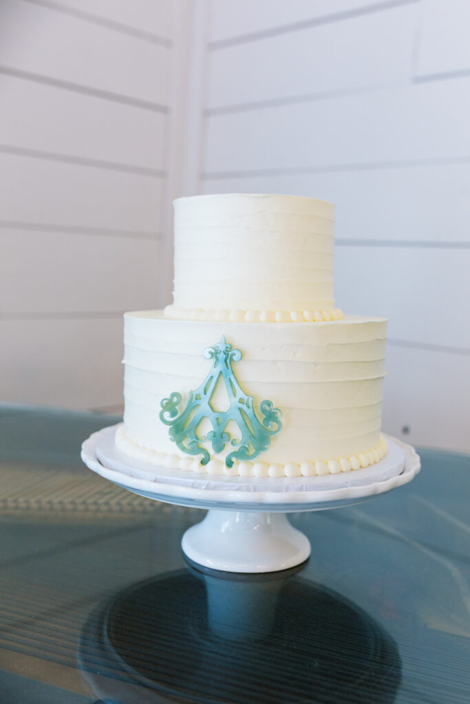 classic and timeless wedding cake